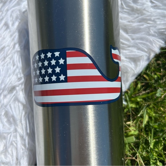 Vineyard Vines for Target American Flag Whale Lidded Tumbler 22.5 oz NEW - Picture 5 of 11